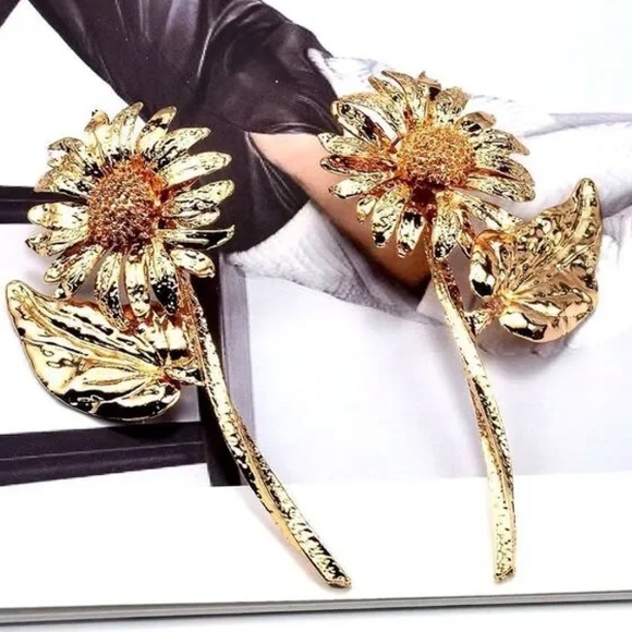 Zara gold Sunflower Earrings - Picture 4 of 5